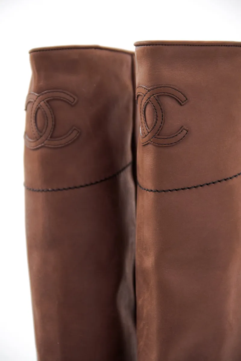 BROWN RIDING BOOTS